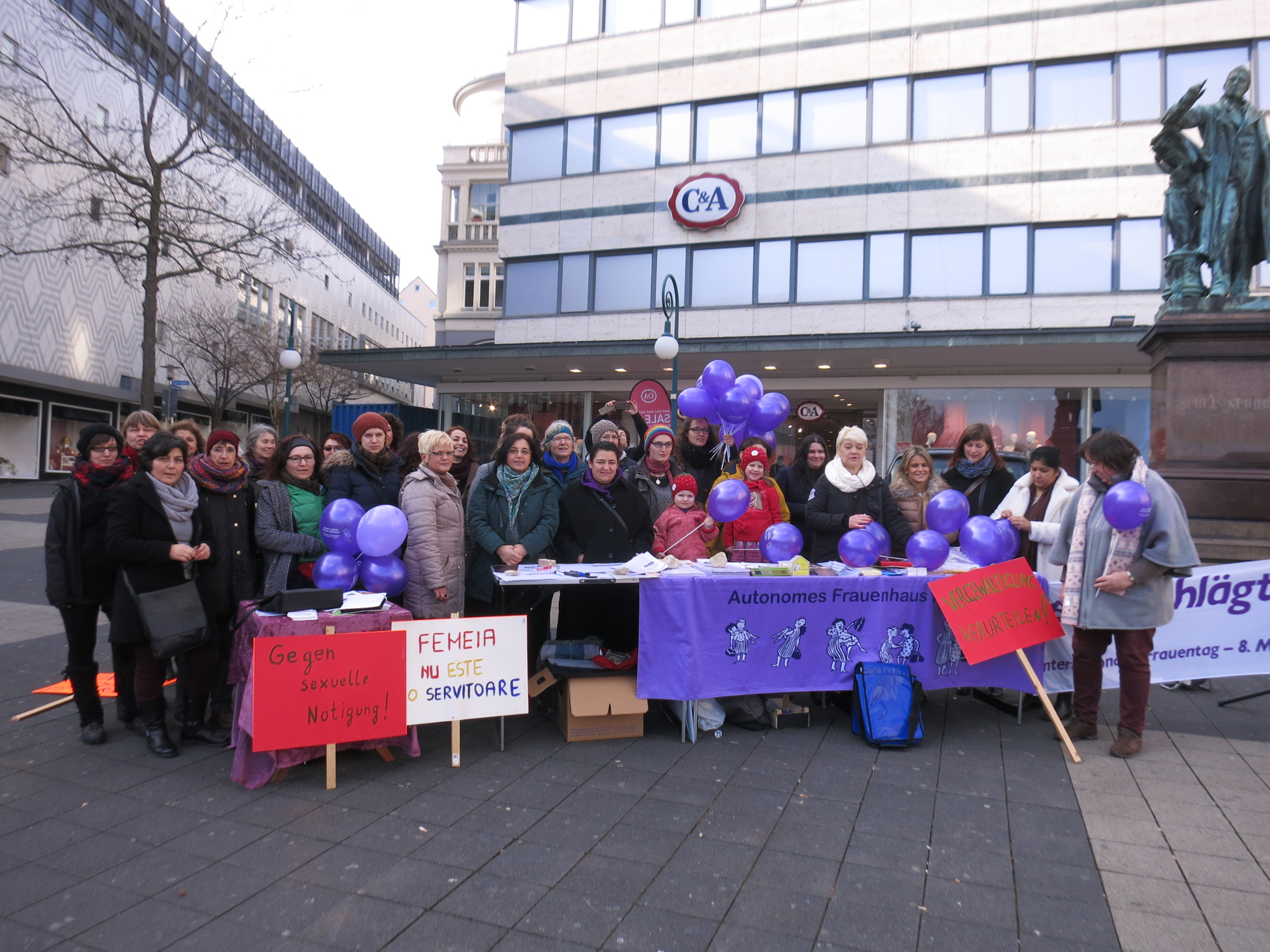 8.03.16, Weltfrauentag auf dem Friedrichsplatz