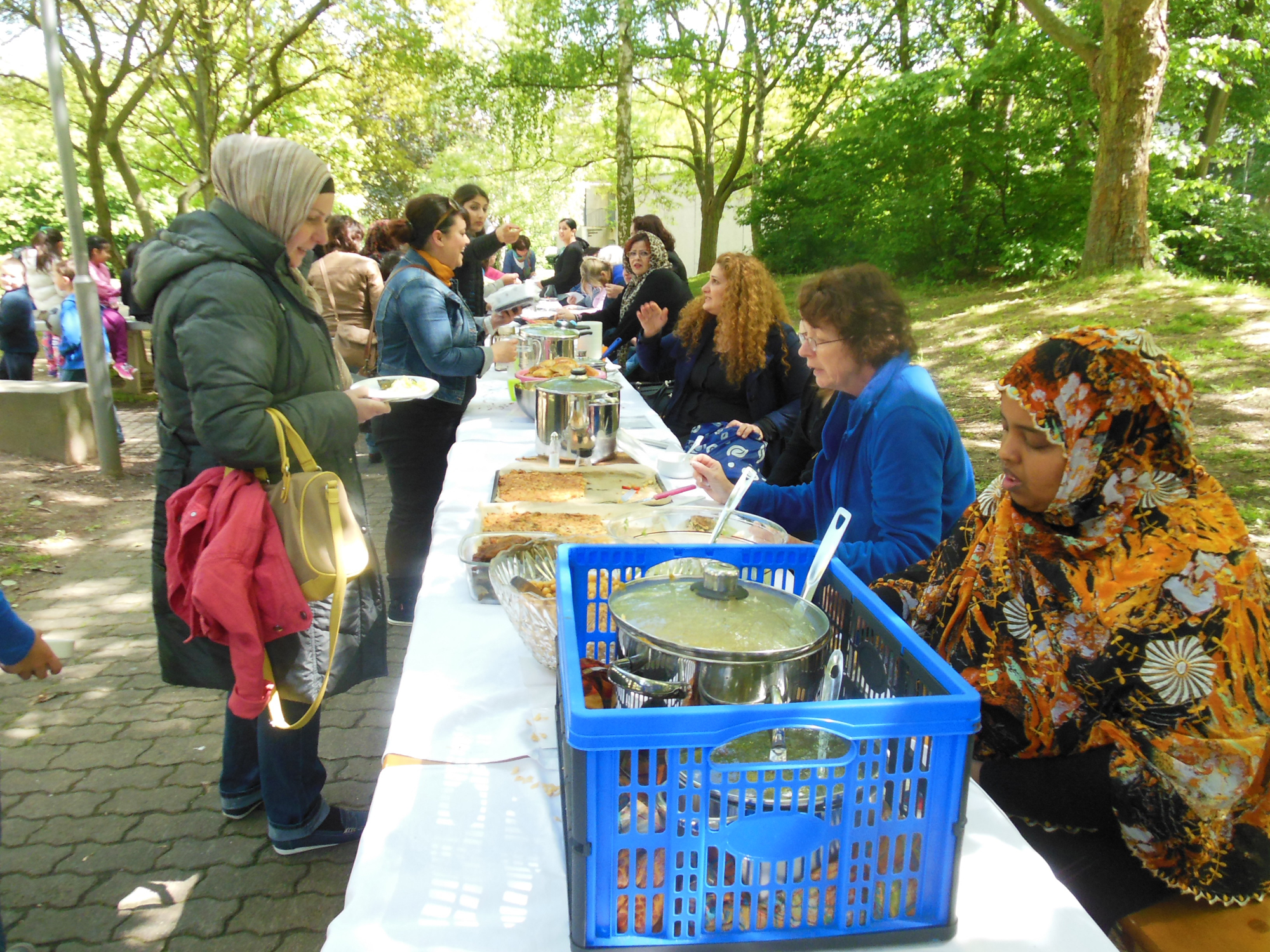 21. Mai, 1. Vegetarisches Picknick im Brückenhof