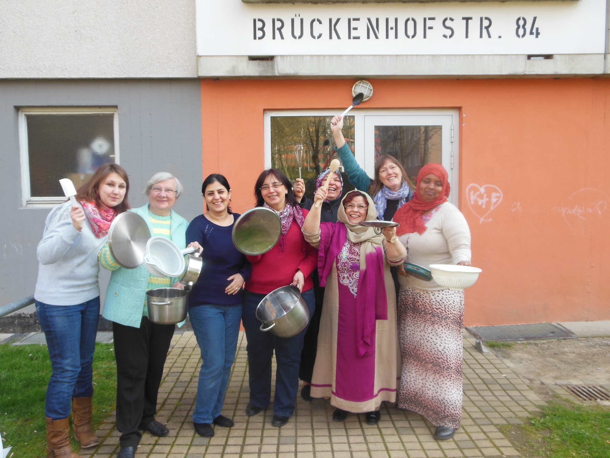 21. Mai, Werbung für das 1. Vegetarische Picknick im Brückenhof