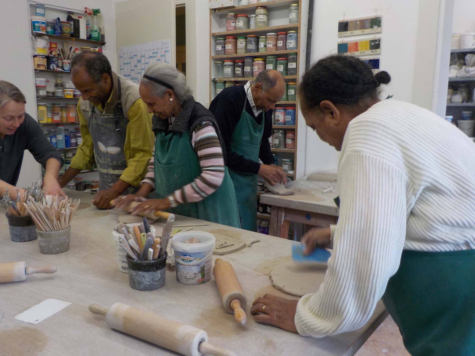 Internationaler Garten, Kreative Arbeit in der Keramikwerkstatt